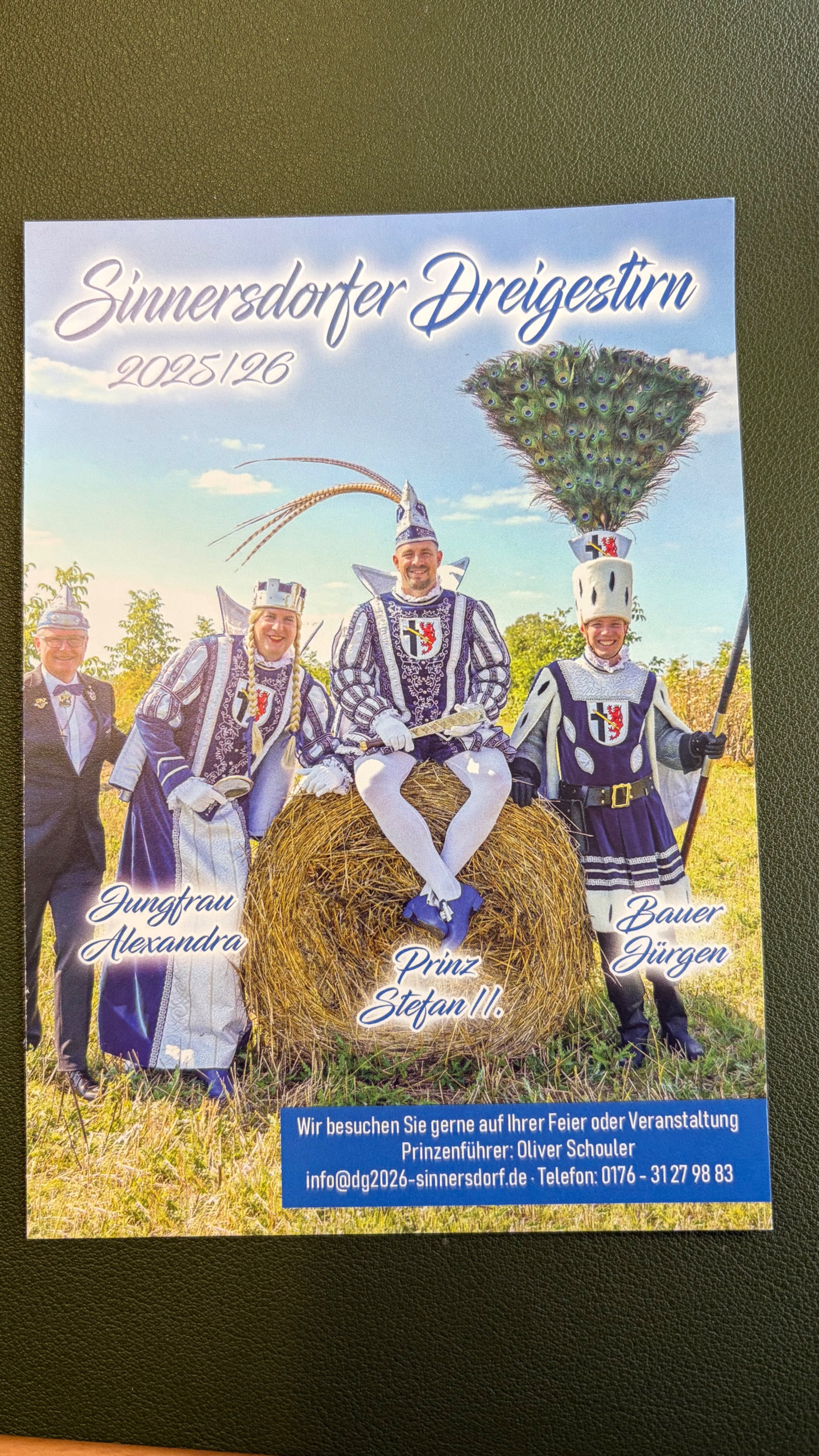 Jecker Besuch auf unserem Schulhof! | dbs-pulheim.de Jecker Besuch auf unserem Schulhof!